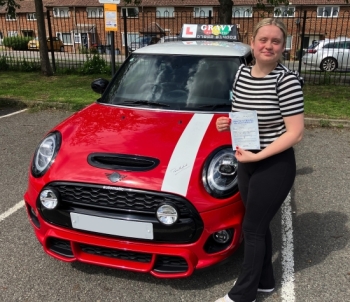 I passed with Simon, thanks to his constant reassurance and help. This has turned me into a safe and confident driver! Thanks